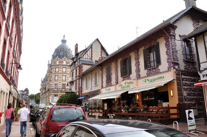 Houlgate - Immobilier - CENTURY 21 Bagot Immobilier- rue des Bains