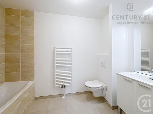 Appartement F4 à louer - 4 pièces - 81.41 m2 - DIVES SUR MER - 14 - BASSE-NORMANDIE - Century 21 Bagot Immobilier